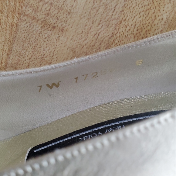 Stuart Weitzman Low Chunky Heels - Picture 7 of 8